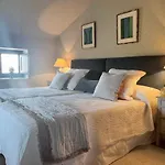 Castillo De Corvinos Bed & Breakfast 4*